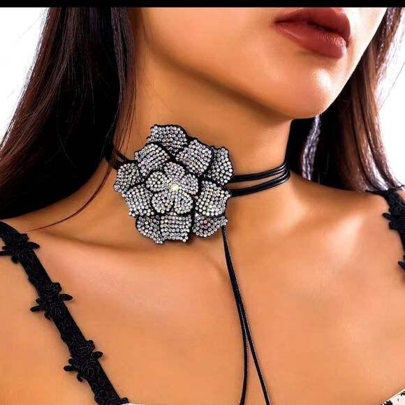LStatement Rhinestone Rose Chocker Necklace - Picture 4 of 14